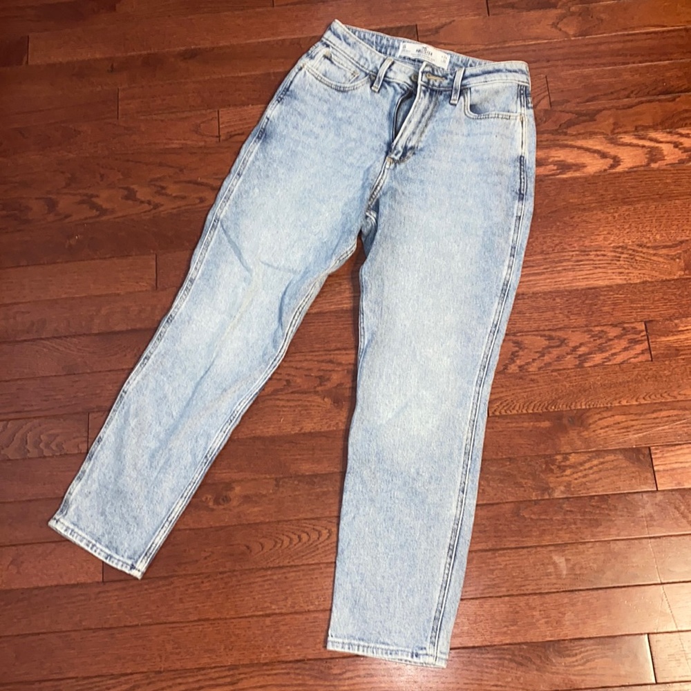 Hollister Curvy High Rise Mom Jeans